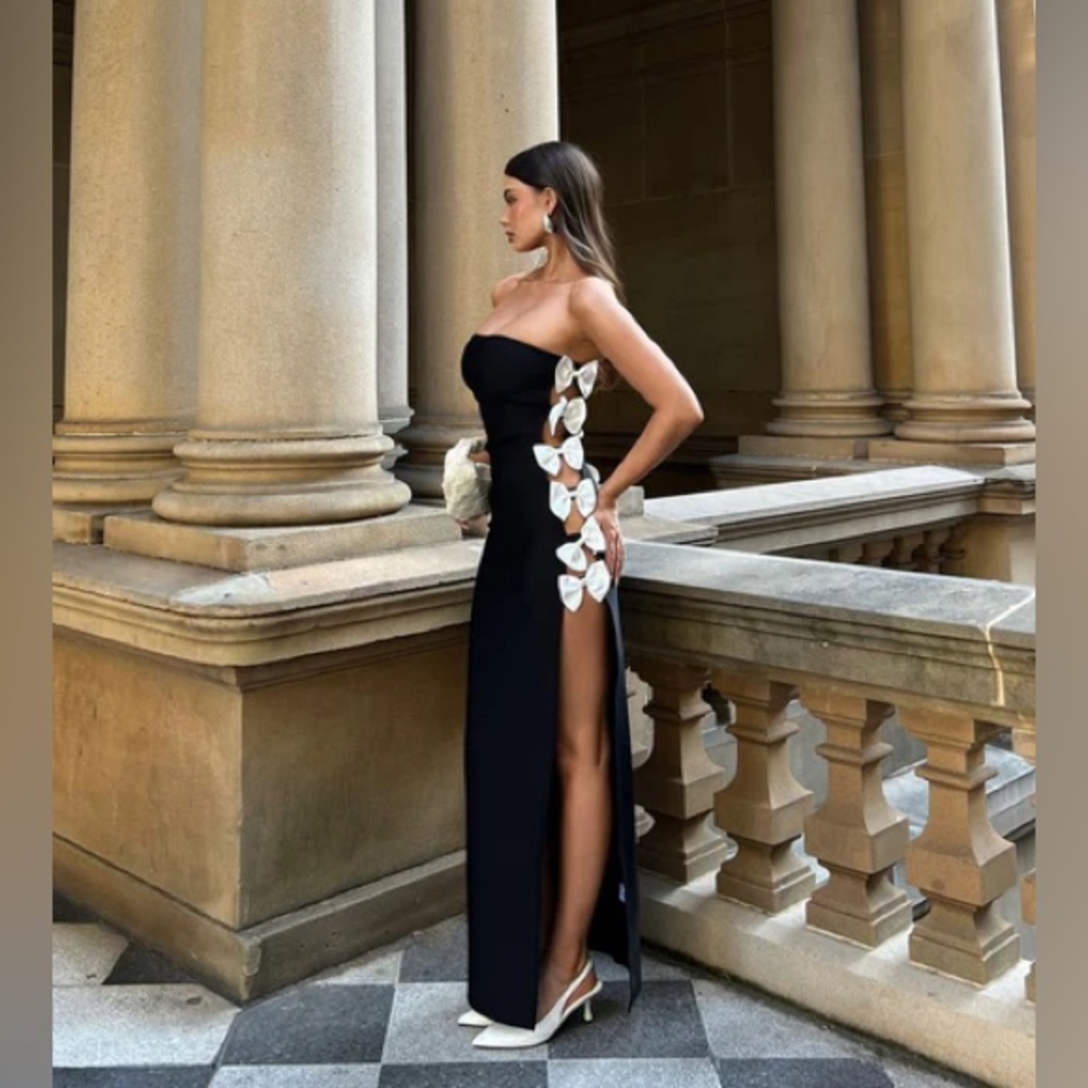 Elegant Black Strapless Evening Dress